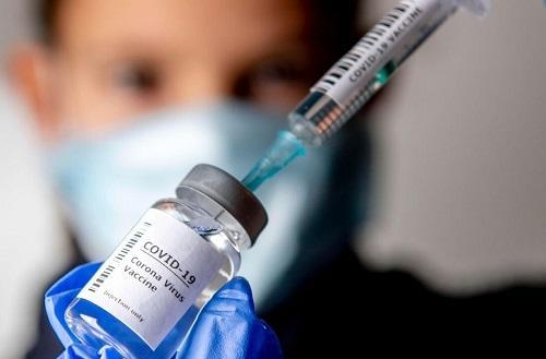 دانشجویان کارورز دانشکده پرستاری و مامایی دانشگاه علوم پزشکی اهواز واکسیناسیون شدند