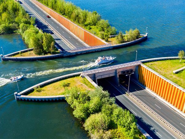 پل آبی ولوومیر هلند؛ ترکیبی از معماری و حمل و نقل